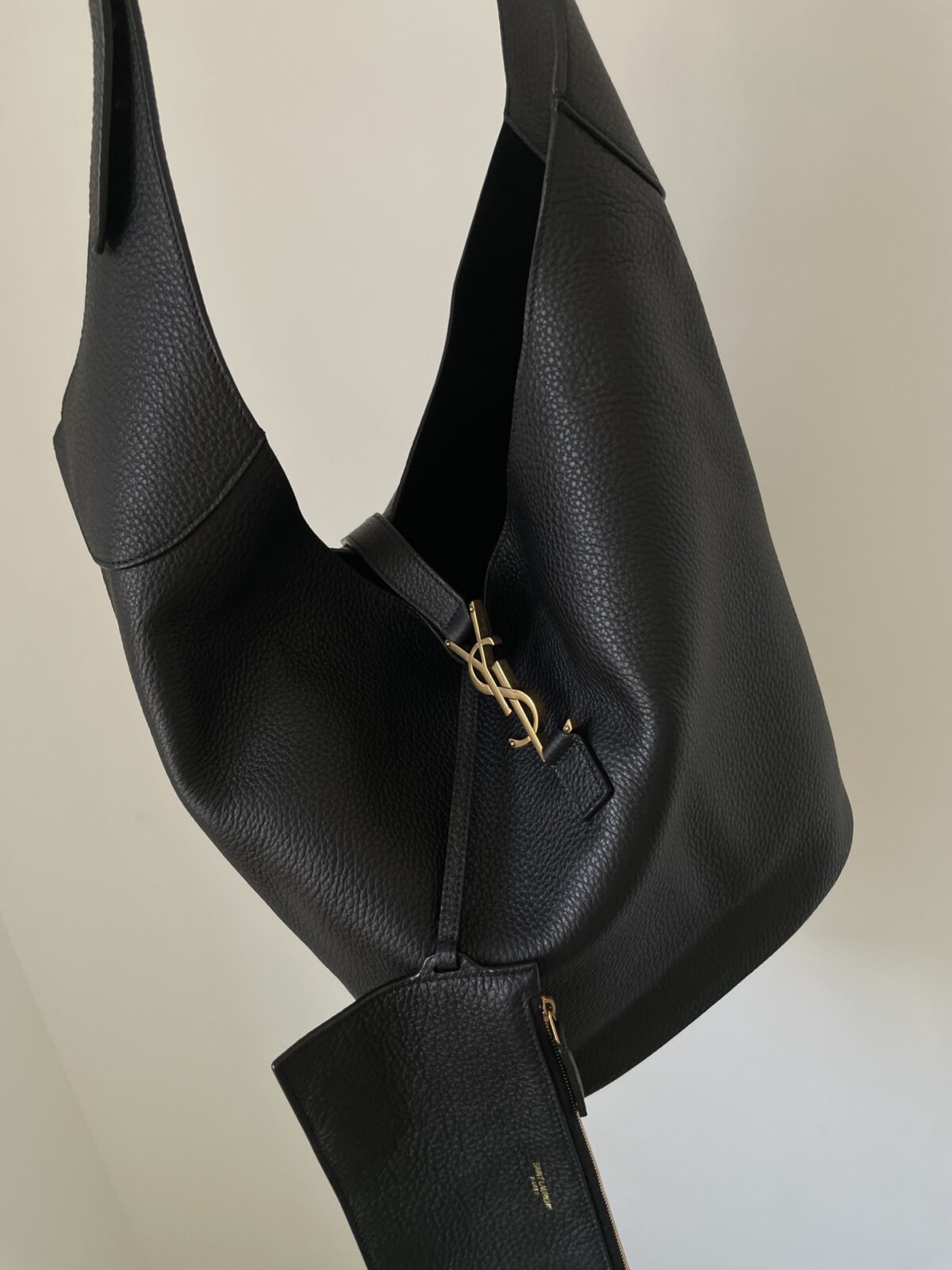 SAINT LAURENT YSL LE5A7 Adjustable Strap Leather Bucket Bag Black - Image 4