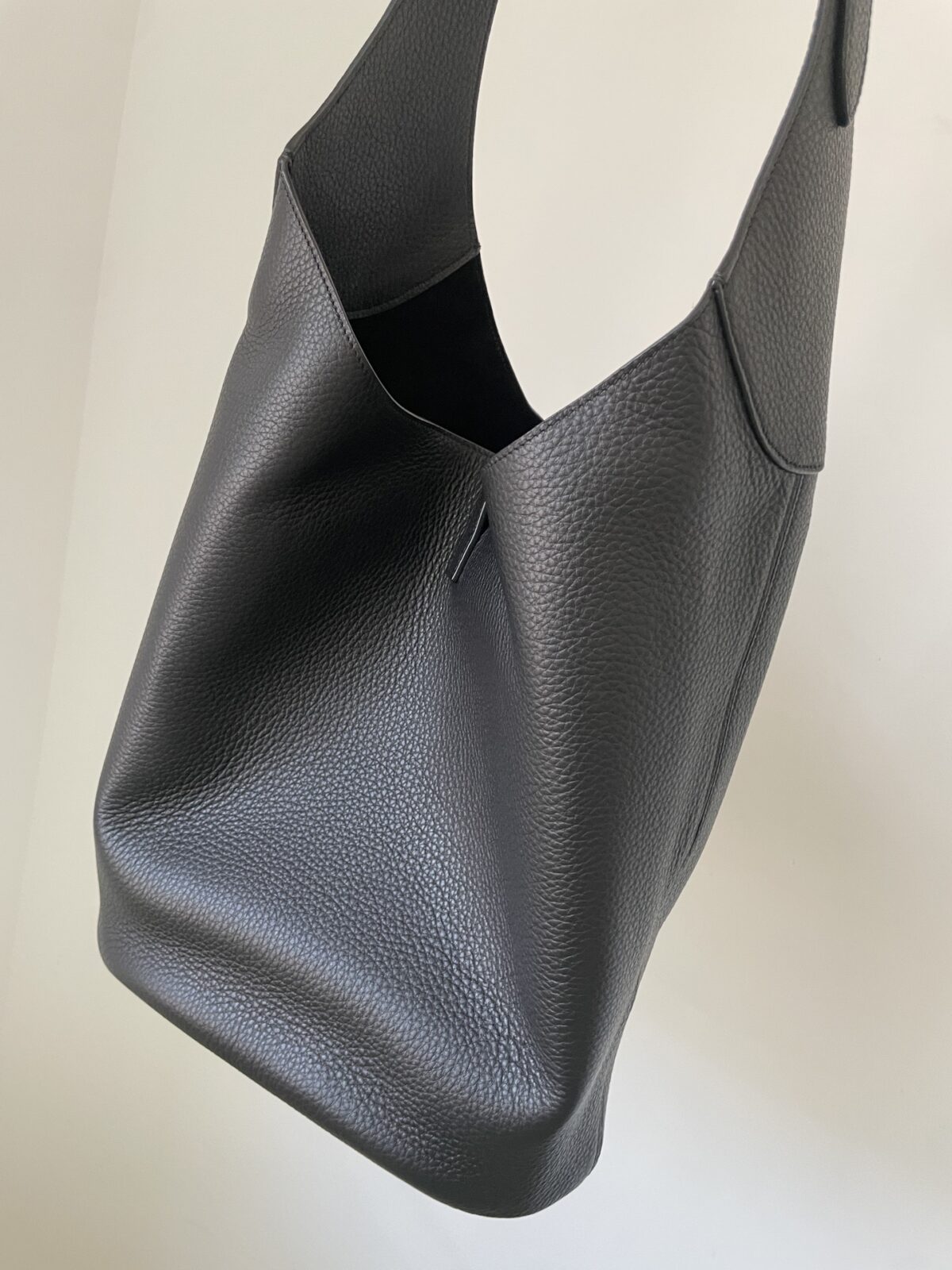 SAINT LAURENT YSL LE5A7 Adjustable Strap Leather Bucket Bag Black - Image 6