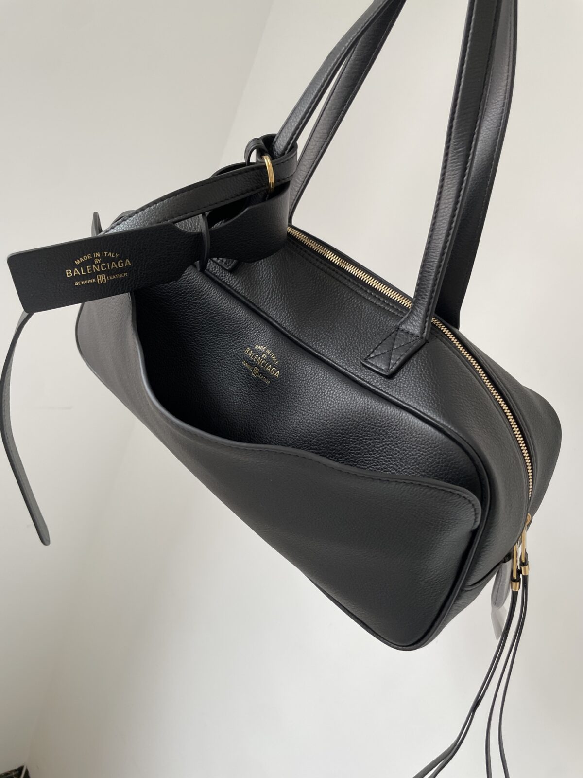 Balenciaga Carrie Logo Embossed Gold-Foil Small Bowling Bag in Calfskin Leather – Black - Image 3