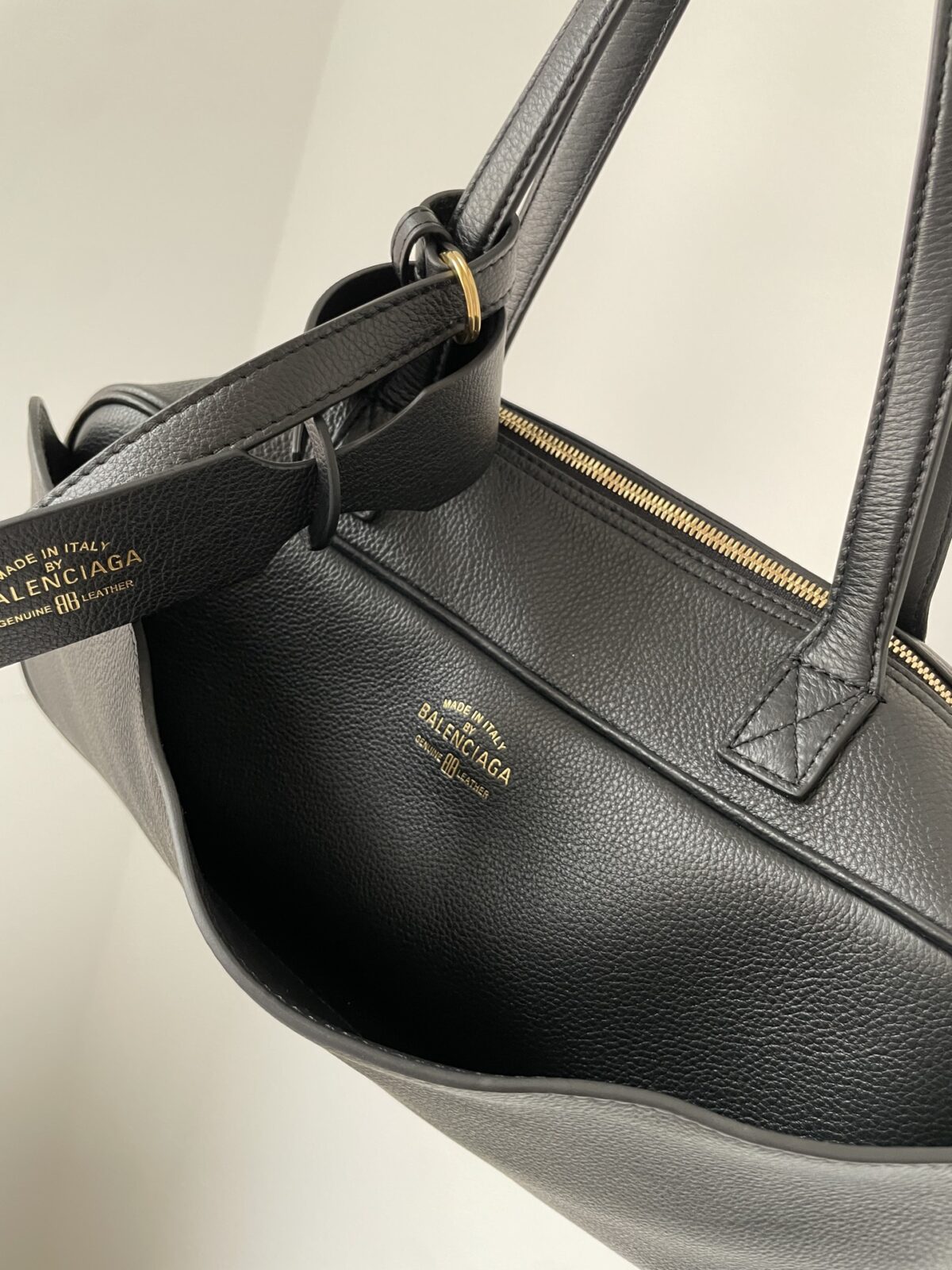Balenciaga Carrie Logo Embossed Gold-Foil Small Bowling Bag in Calfskin Leather – Black - Image 5