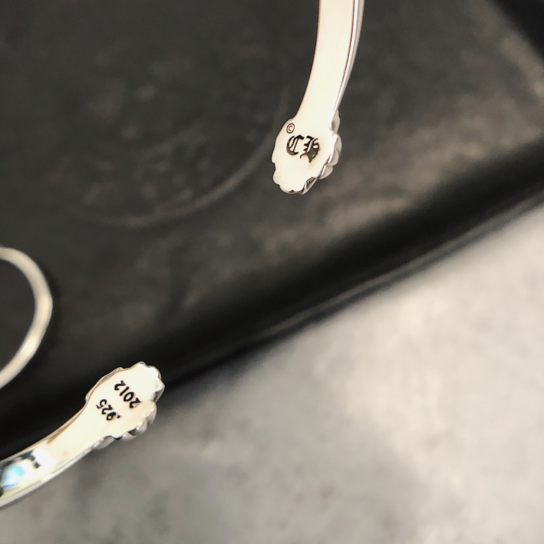 Chrome Hearts Scroll Letter Bracelet - Image 4