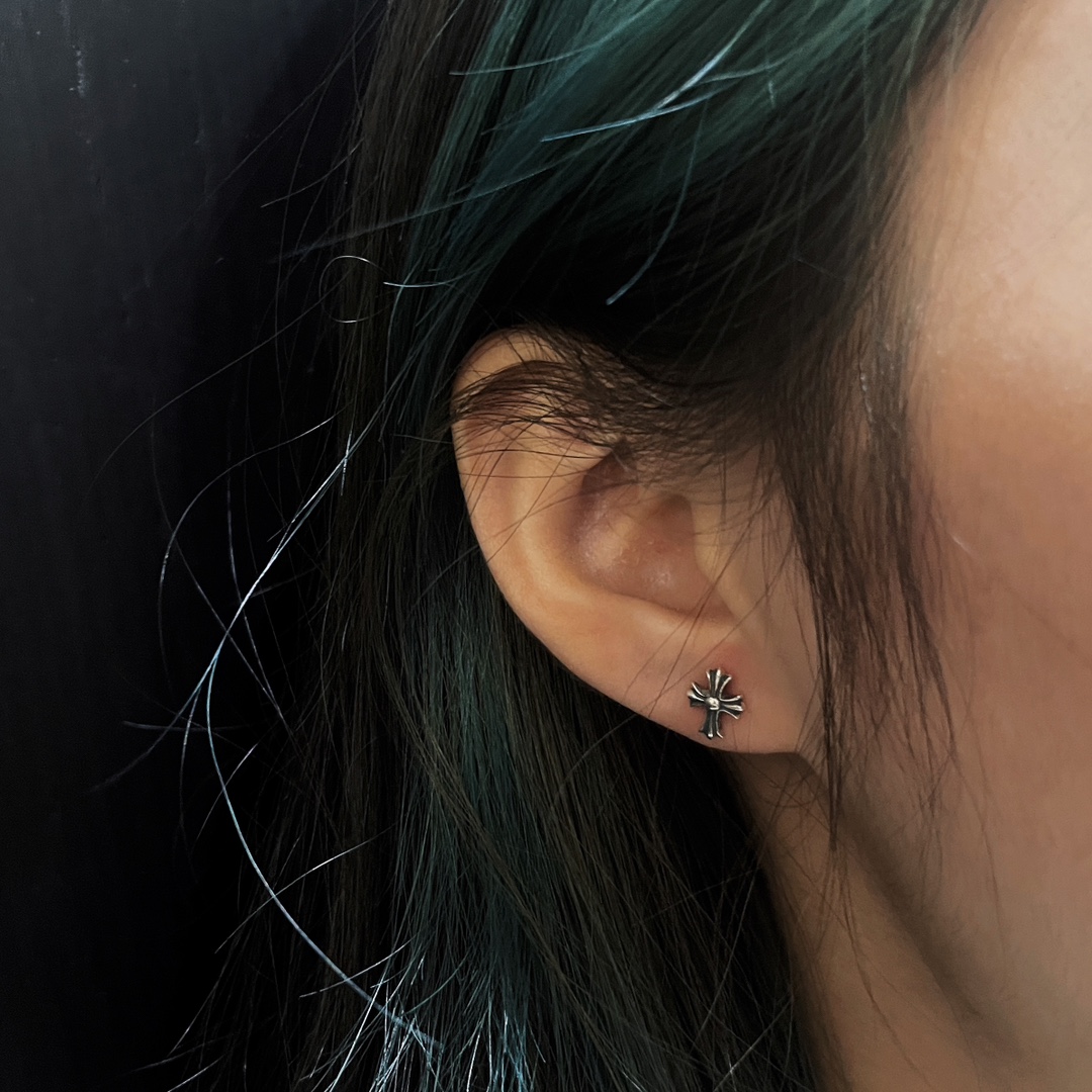 Chrome Hearts Long Cross Earrings - Image 8