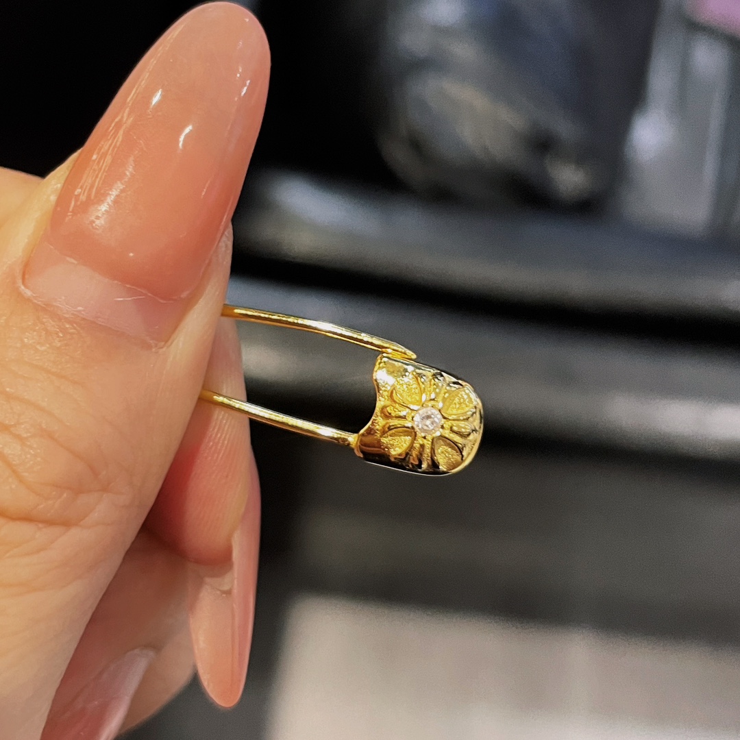 Chrome Hearts Gold-Plated Cross Pin with White Diamonds - Image 8