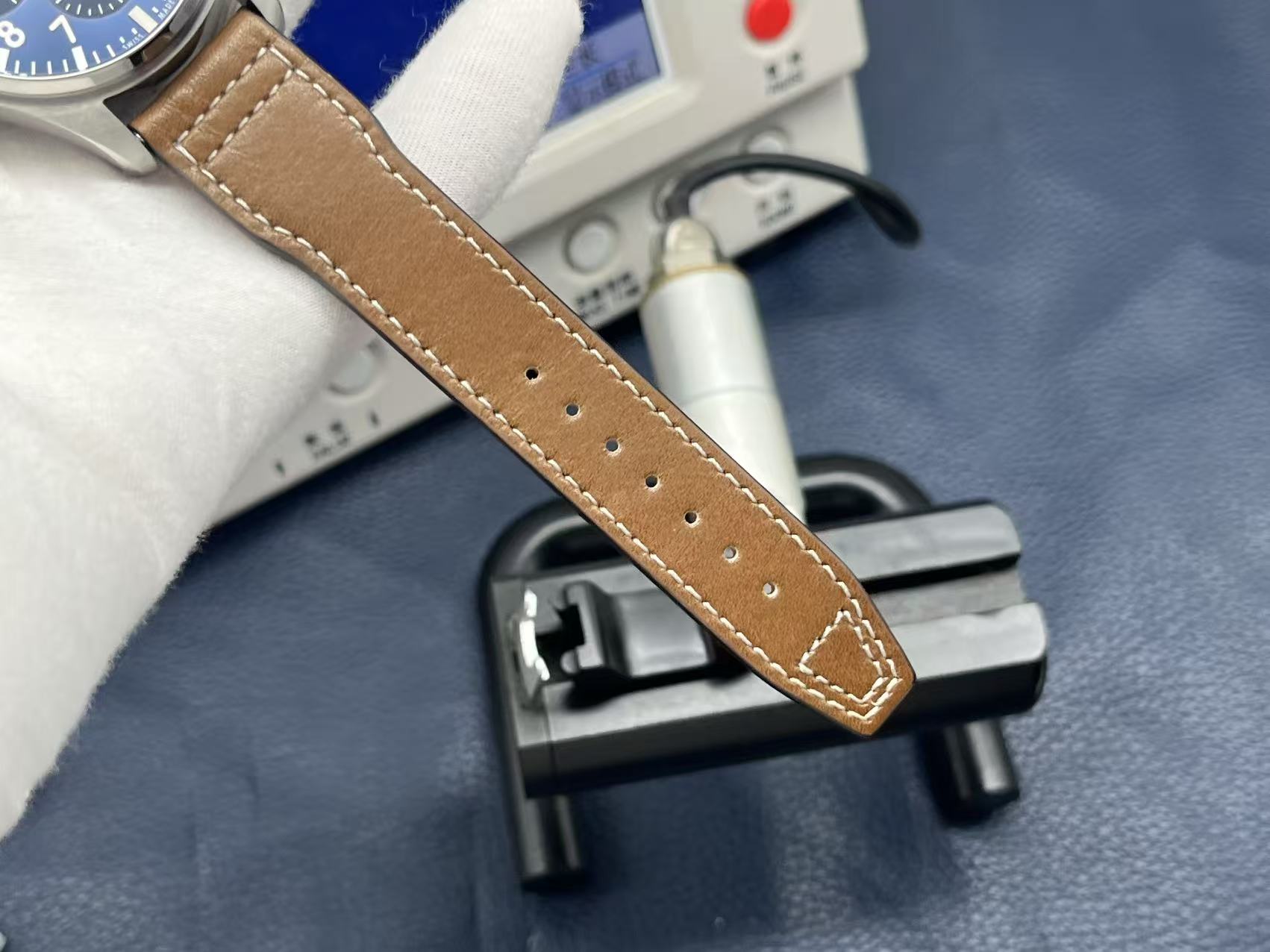 IWC Pilot’s Watch IW377714 – 43mm Blue Dial Leather Strap - Image 10