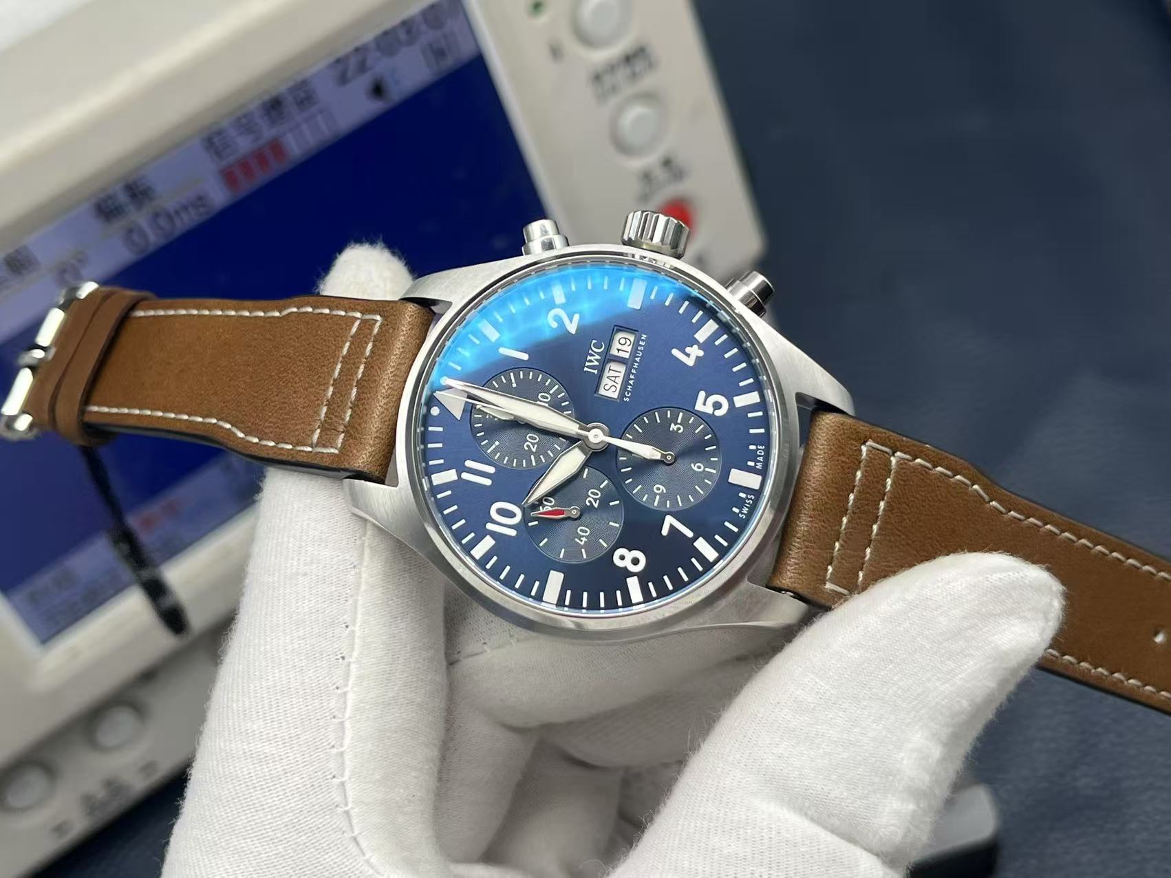 IWC Pilot’s Watch IW377714 – 43mm Blue Dial Leather Strap - Image 5