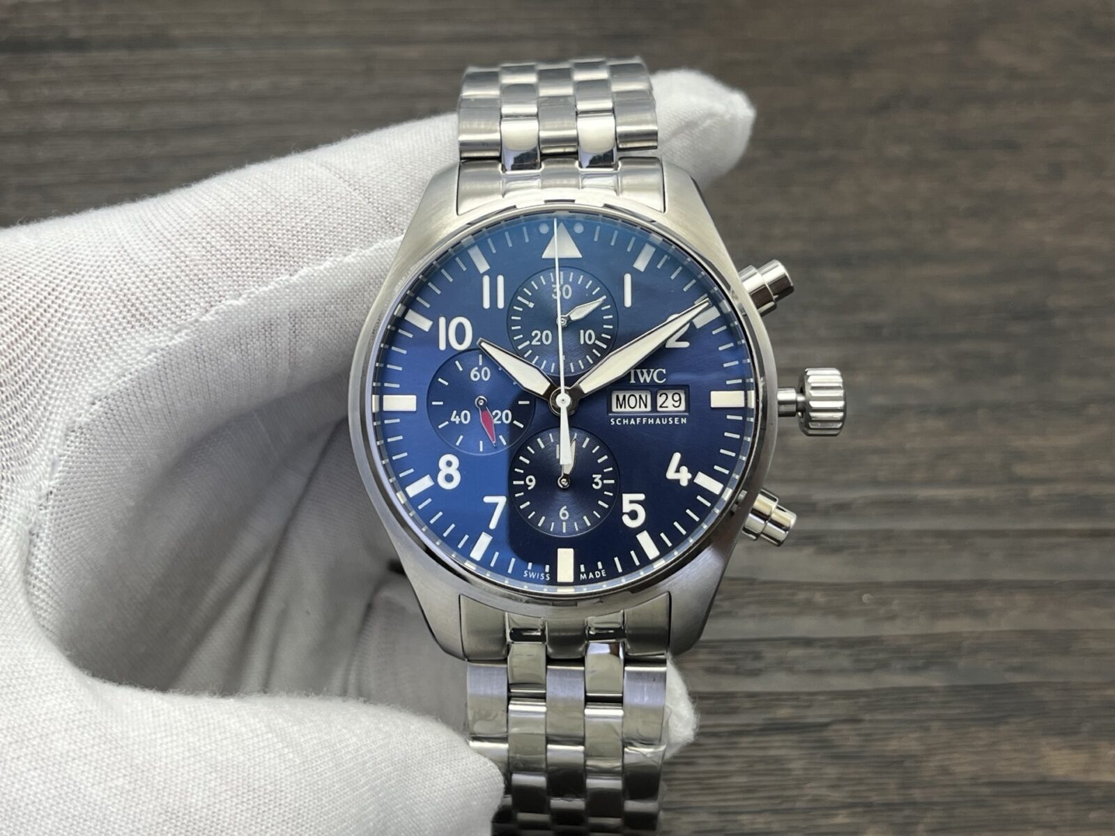 IWC Pilot’s Watch ‘Le Petit Prince’ IW377717 – 43mm Blue Dial Stainless Steel Bracelet - Image 3