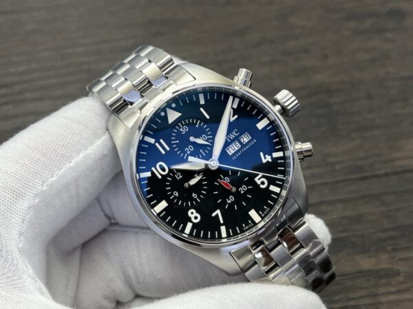 IWC Pilot’s Watch IW378002 – 43mm Black Dial Stainless Steel Bracelet - Image 2