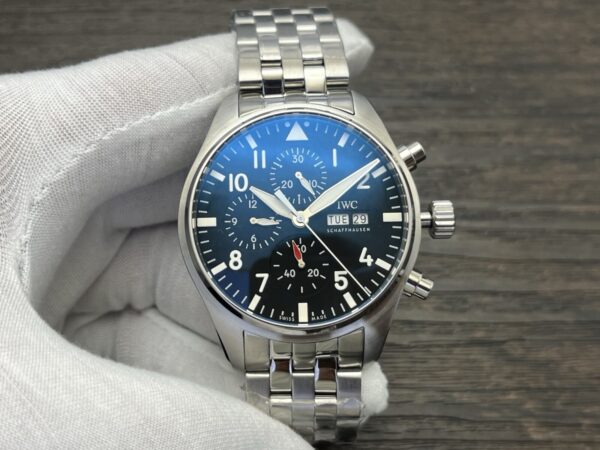 IWC Pilot’s Watch IW378002 – 43mm Black Dial Stainless Steel Bracelet - Image 3