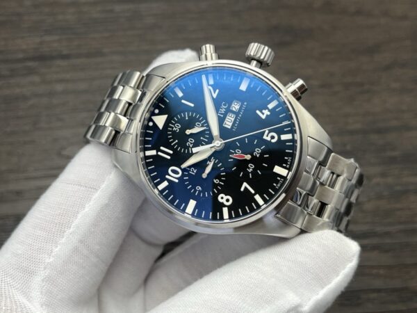 IWC Pilot’s Watch IW378002 – 43mm Black Dial Stainless Steel Bracelet - Image 5