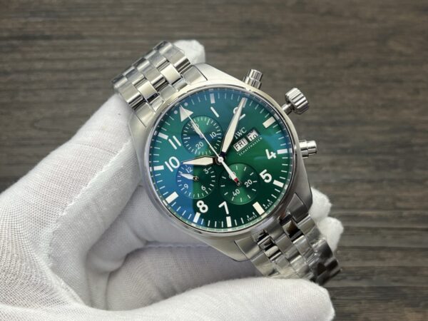 IWC Pilot’s Watch IW378006 – 43mm Green Dial Stainless Steel Bracelet - Image 2