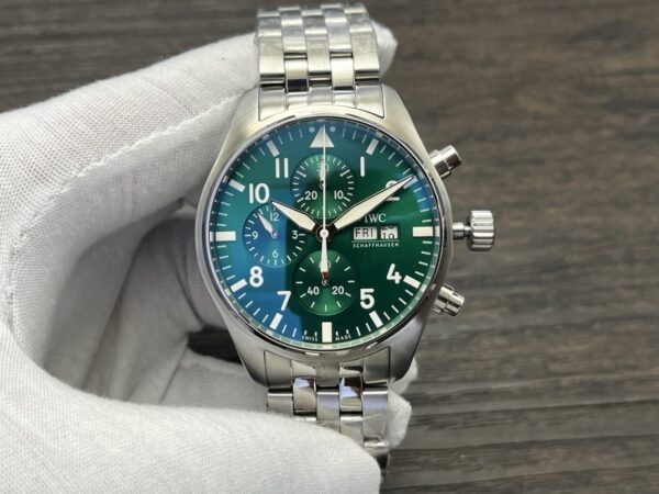 IWC Pilot’s Watch IW378006 – 43mm Green Dial Stainless Steel Bracelet - Image 3