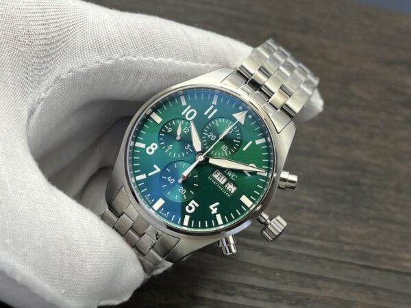 IWC Pilot’s Watch IW378006 – 43mm Green Dial Stainless Steel Bracelet - Image 4