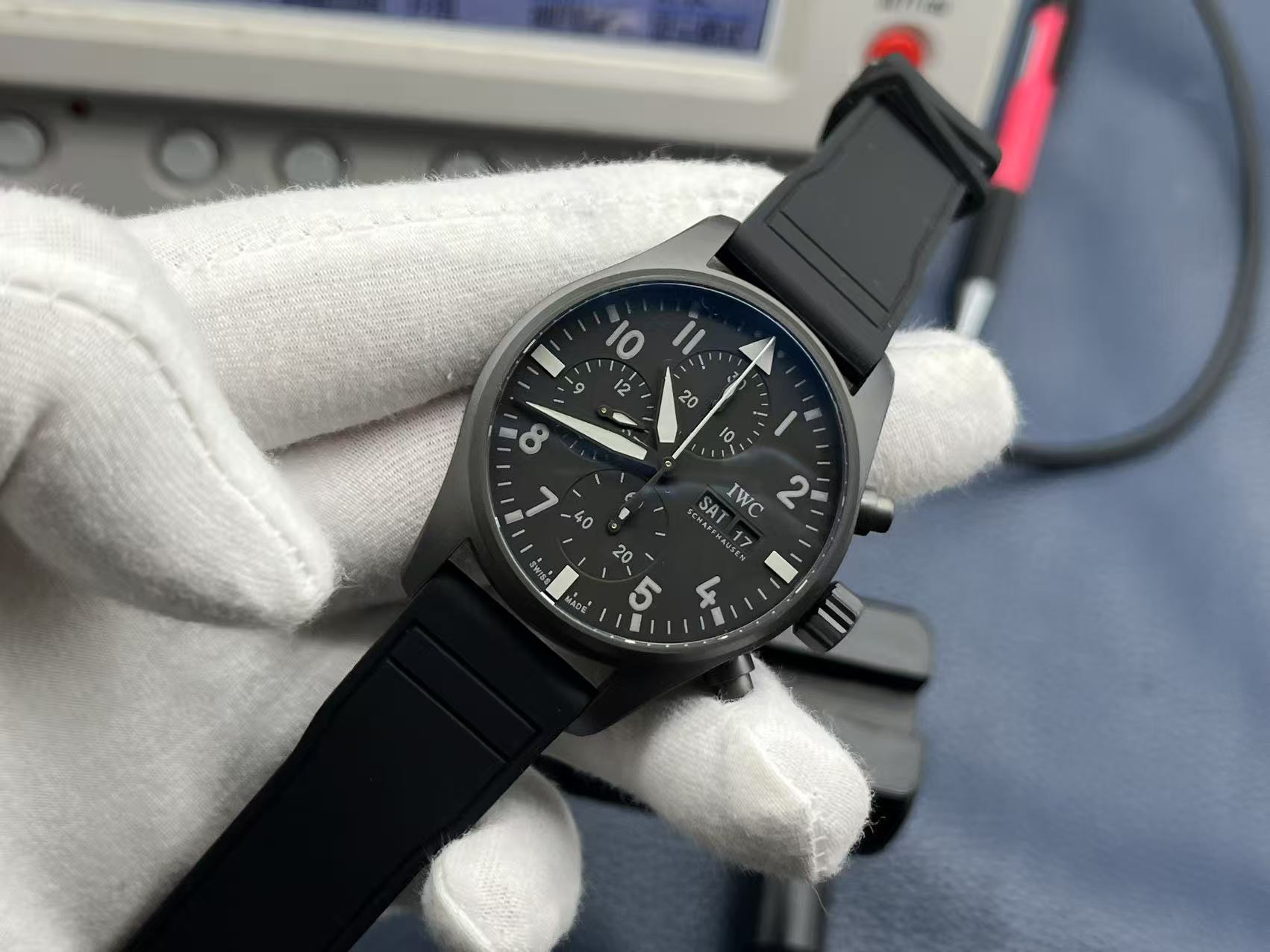 IWC Pilot’s Watch Chronograph Automatic Mechanical Movement Date Display Water Resistant Men’s Watch Swiss Watch 41mm Black Dial Titanium Ceramic Case Rubber Fabric Strap - Image 4