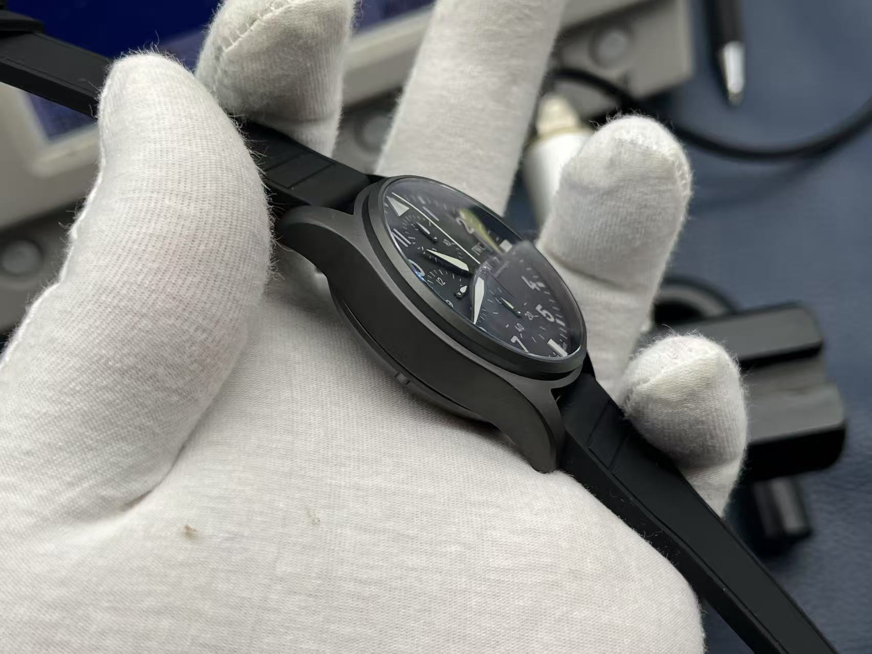 IWC Pilot’s Watch Chronograph Automatic Mechanical Movement Date Display Water Resistant Men’s Watch Swiss Watch 41mm Black Dial Titanium Ceramic Case Rubber Fabric Strap - Image 6