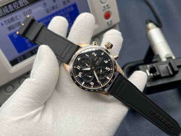 IWC Pilot’s Watch IW388309 – 41mm 18K 5N Gold Men’s Chronograph - Image 2