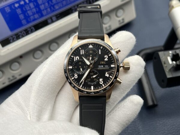 IWC Pilot’s Watch IW388309 – 41mm 18K 5N Gold Men’s Chronograph - Image 3