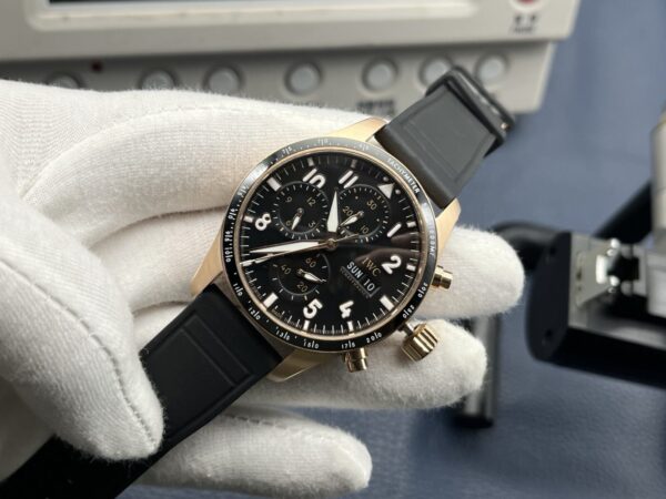 IWC Pilot’s Watch IW388309 – 41mm 18K 5N Gold Men’s Chronograph - Image 4