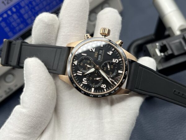 IWC Pilot’s Watch IW388309 – 41mm 18K 5N Gold Men’s Chronograph - Image 5
