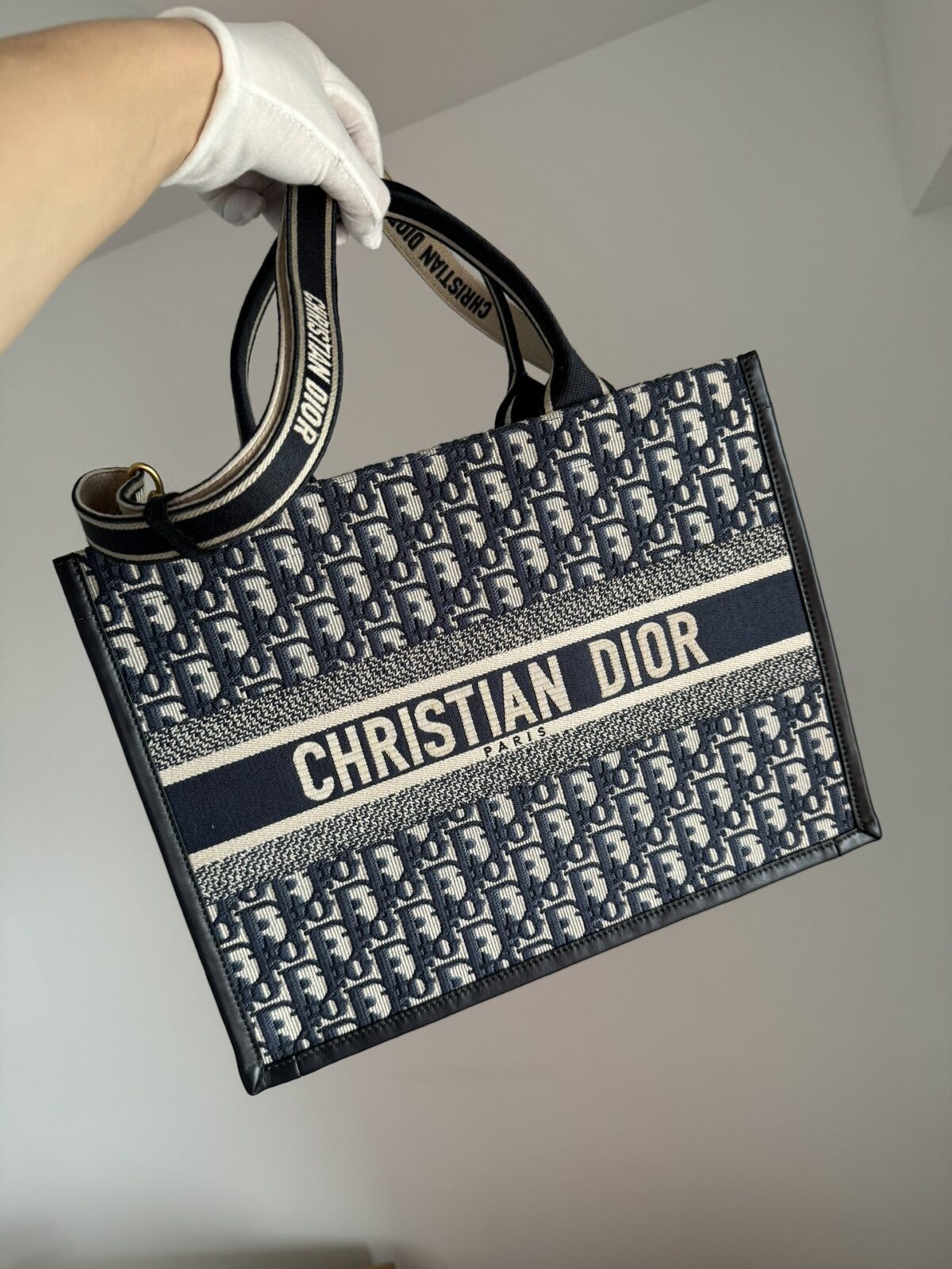 Dior Book Tote Medium Blue Oblique Embroidered Calfskin Bag - Image 4