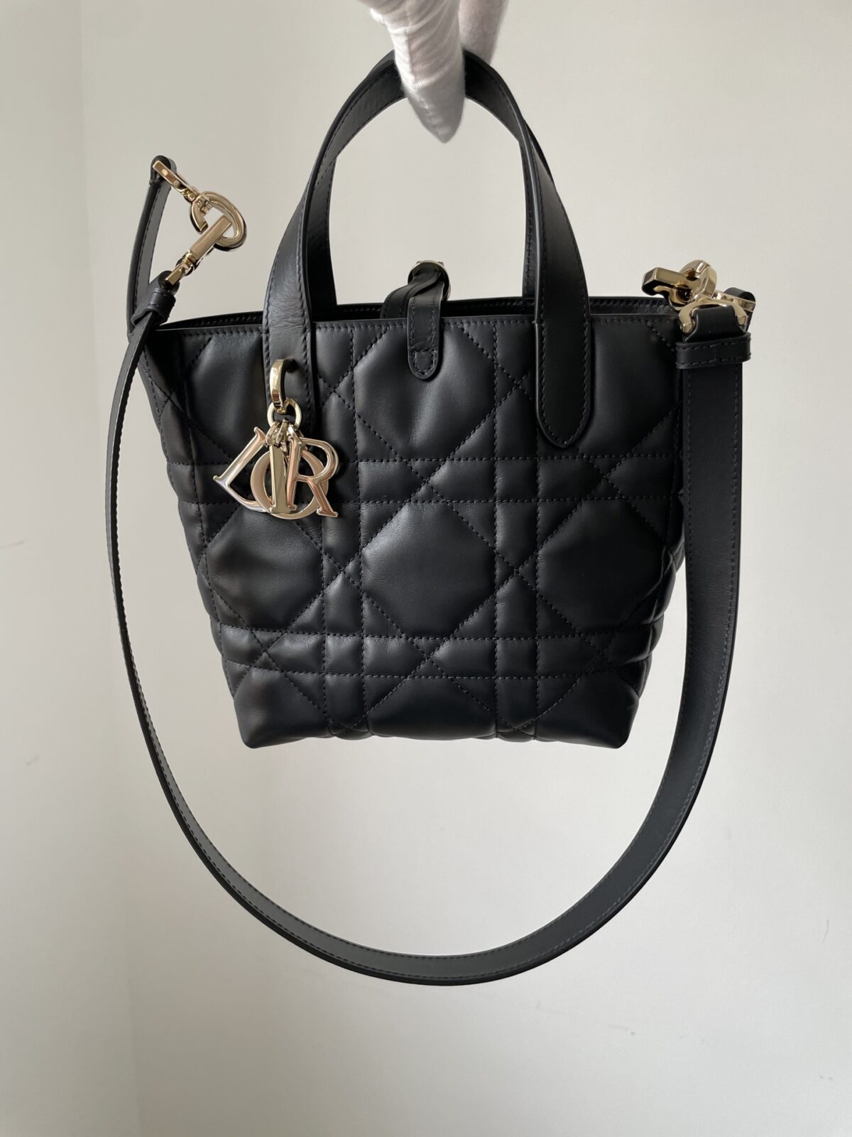 Dior Toujours Small Black Cannage Calfskin Vertical Tote Bag - Image 2