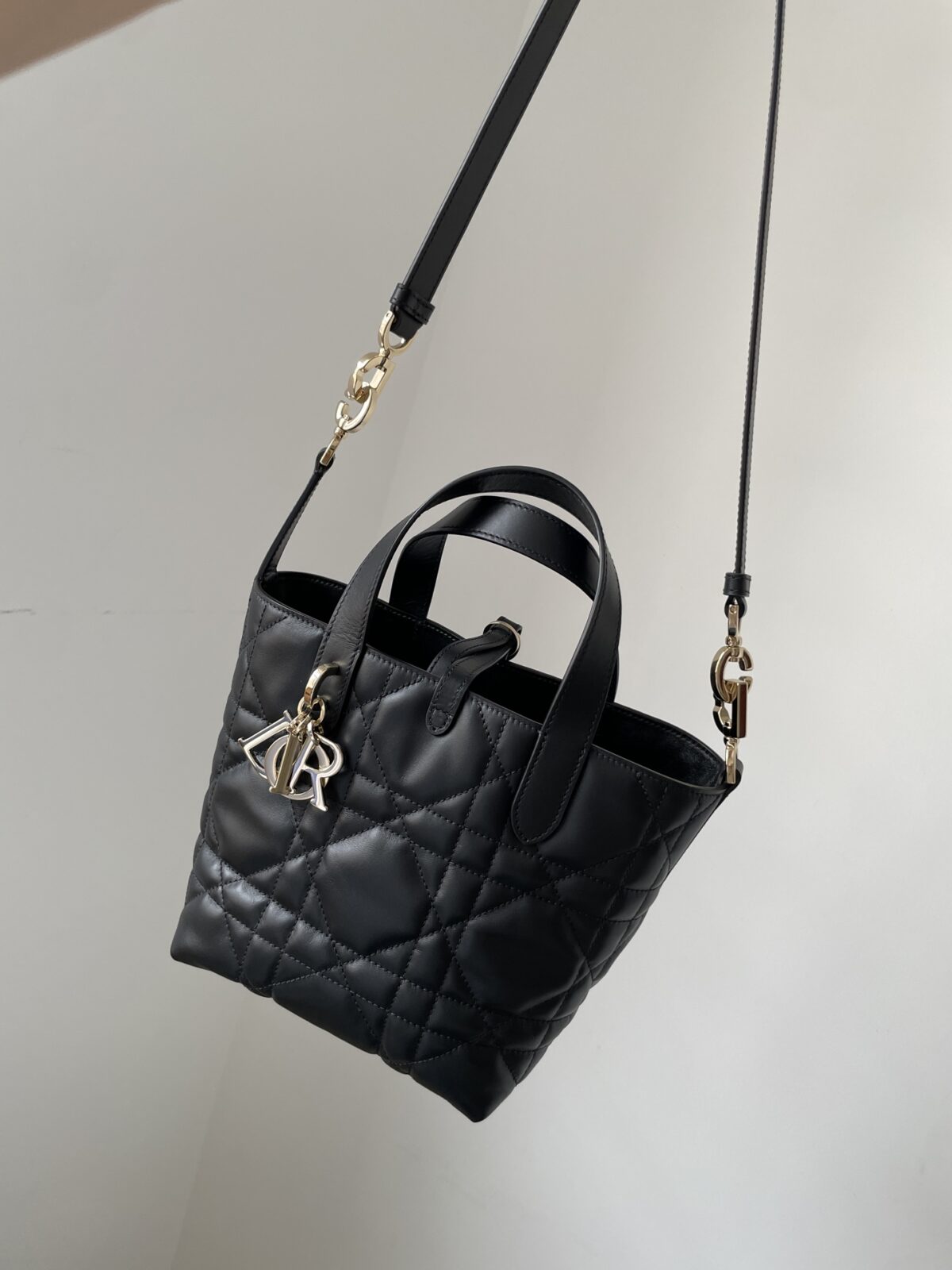 Dior Toujours Small Black Cannage Calfskin Vertical Tote Bag - Image 4