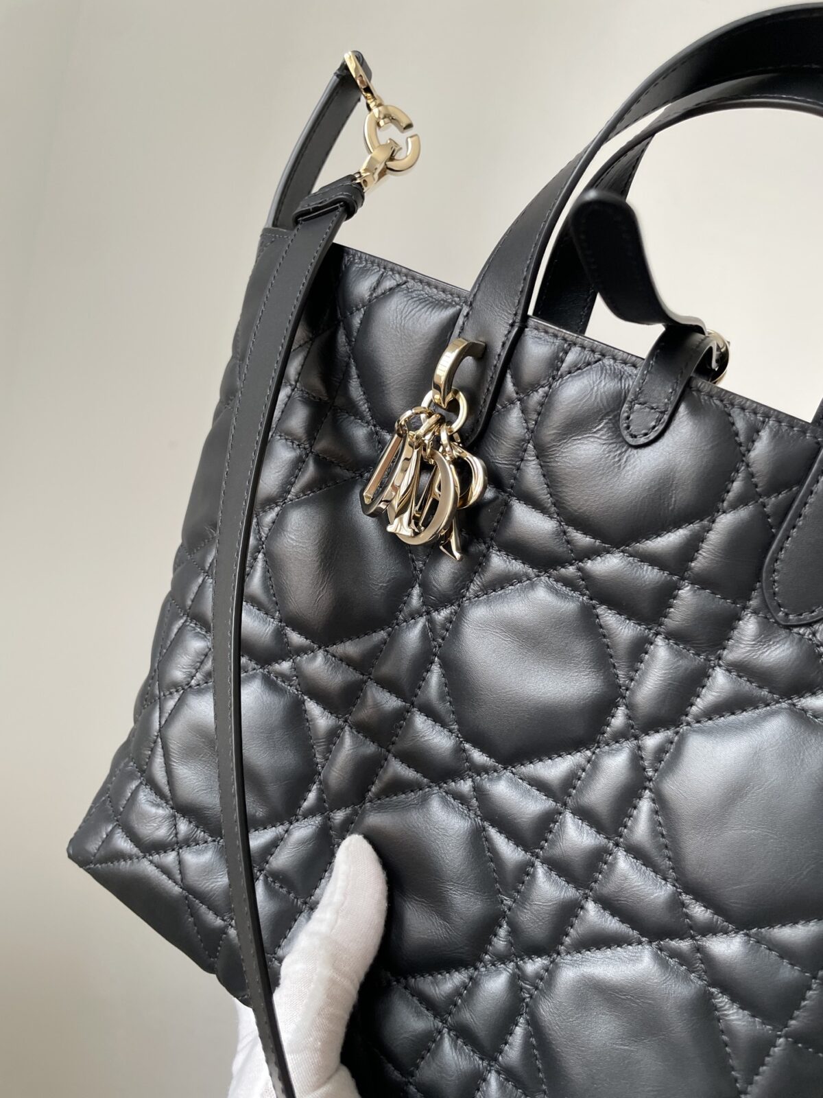Dior Toujours Medium Black Cannage Calfskin Vertical Tote Bag - Image 3