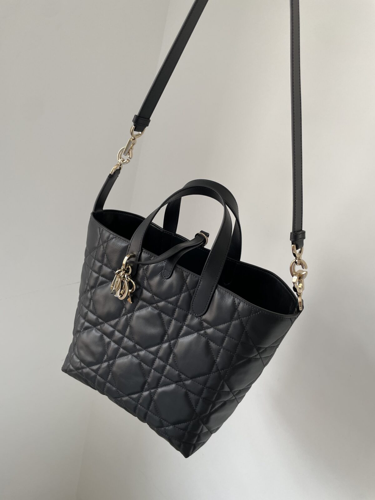 Dior Toujours Medium Black Cannage Calfskin Vertical Tote Bag - Image 6