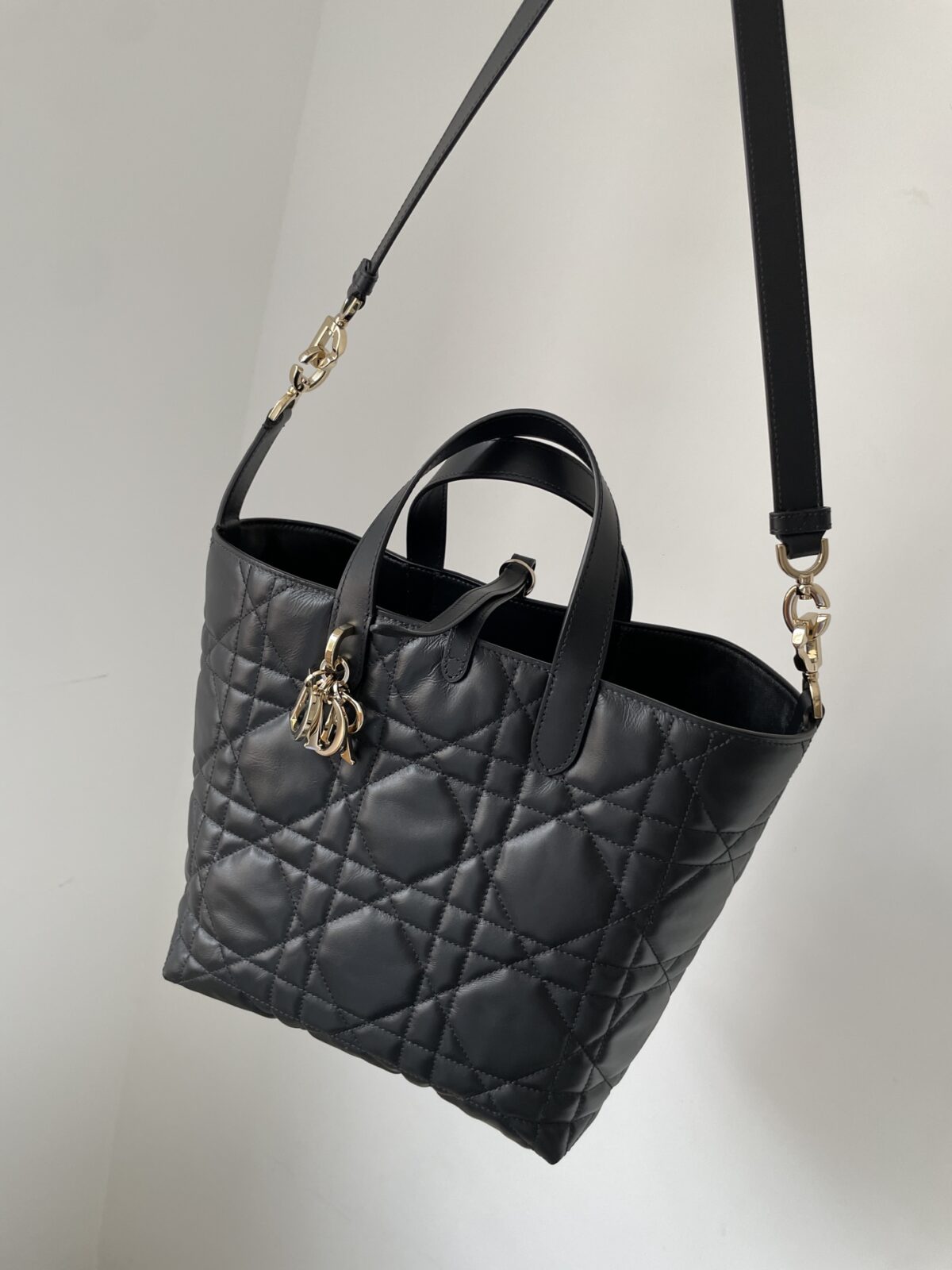 Dior Toujours Medium Black Cannage Calfskin Vertical Tote Bag - Image 8