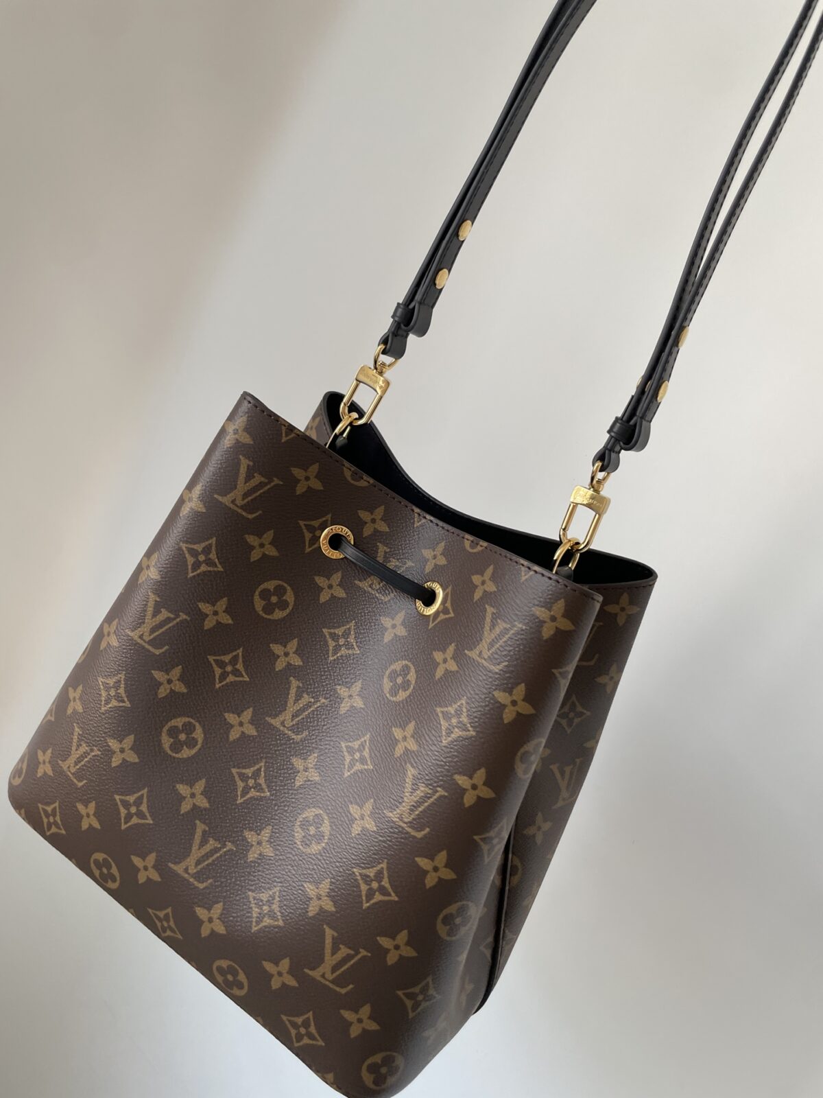 Louis Vuitton NéoNoé MM Monogram Canvas Bucket Bag Brown - Image 2