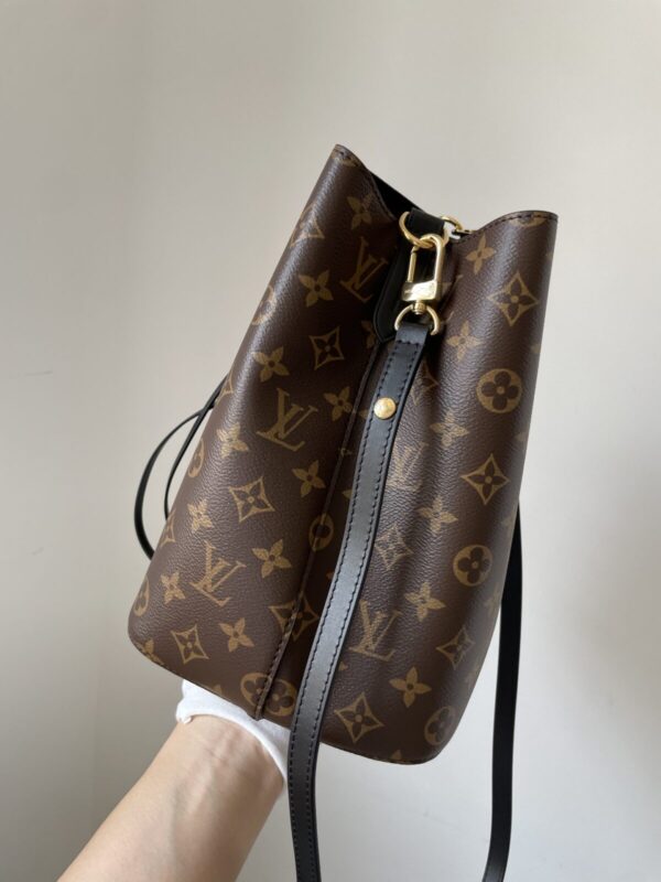 Louis Vuitton NéoNoé MM Monogram Canvas Bucket Bag Brown - Image 4