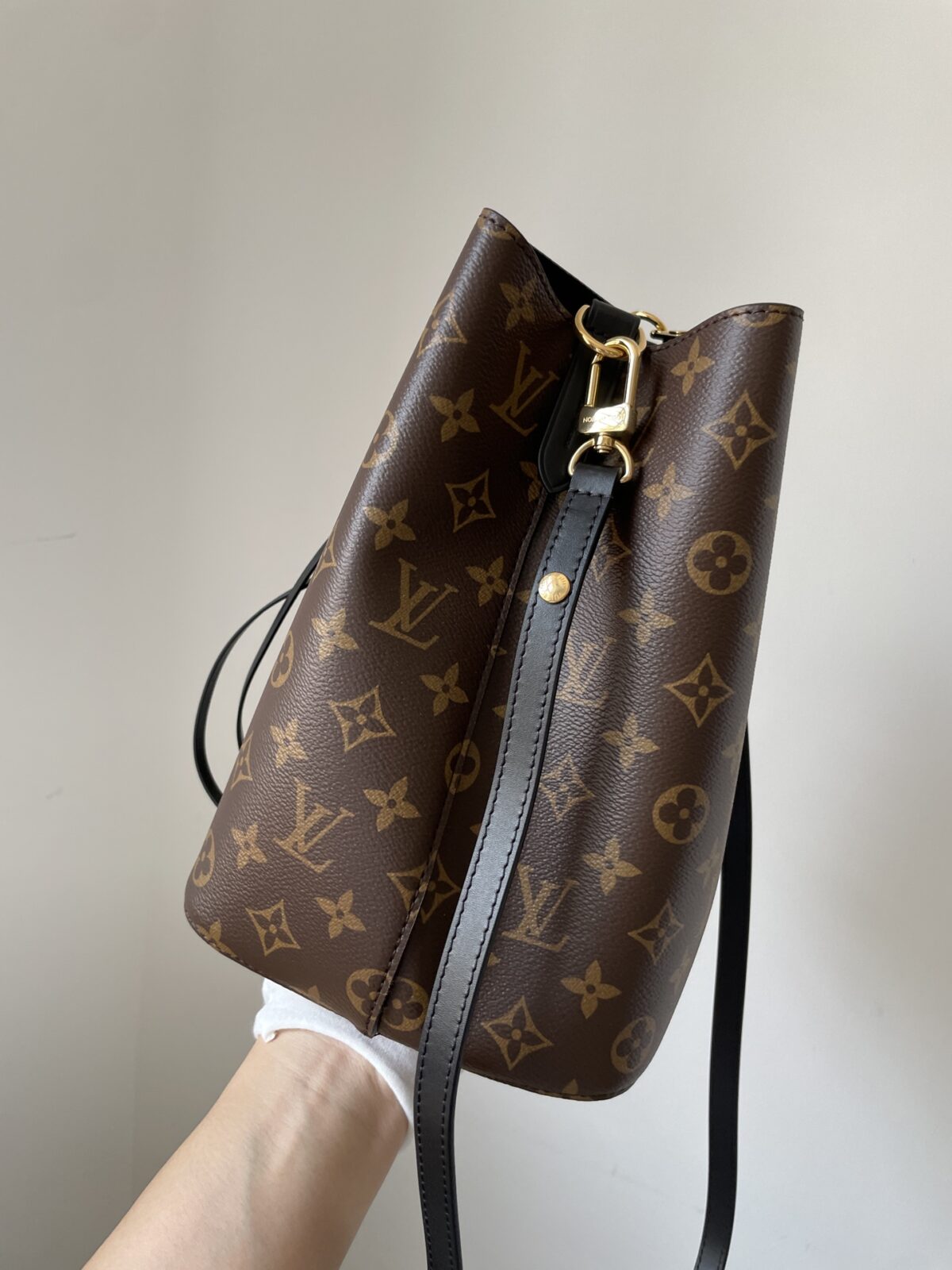 Louis Vuitton NéoNoé MM Monogram Canvas Bucket Bag Brown - Image 4