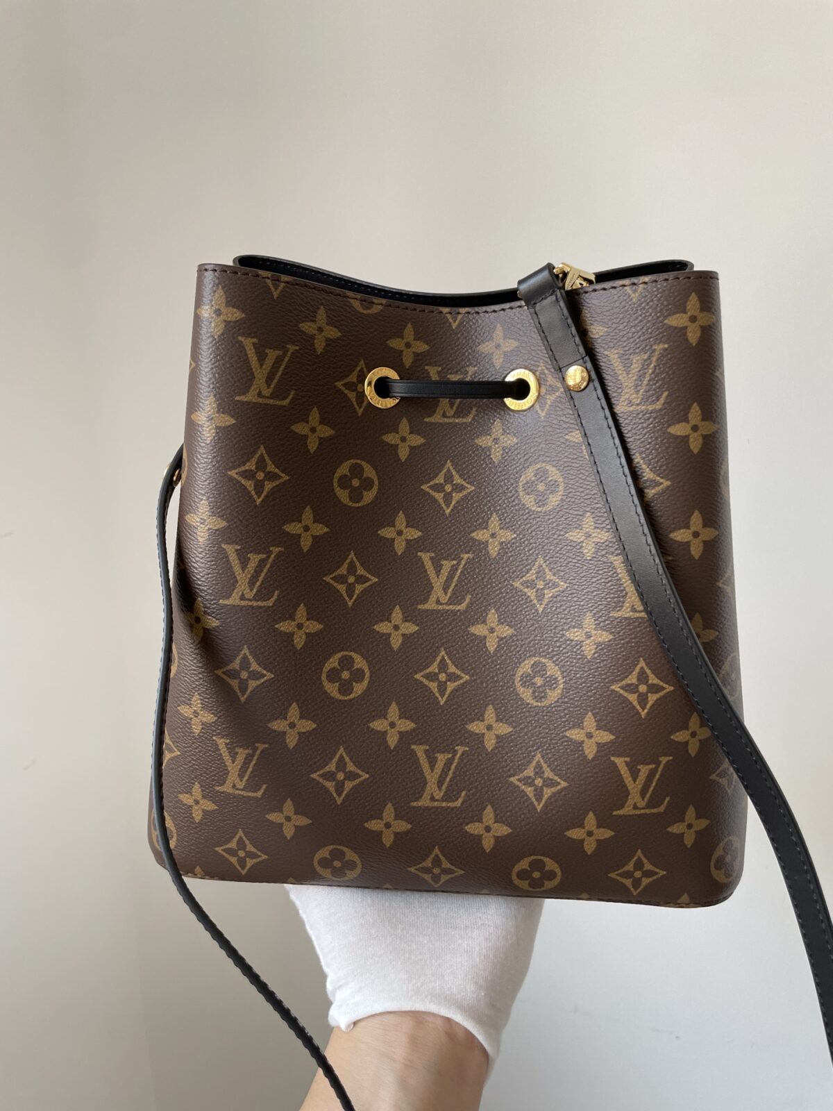 Louis Vuitton NéoNoé MM Monogram Canvas Bucket Bag Brown - Image 5