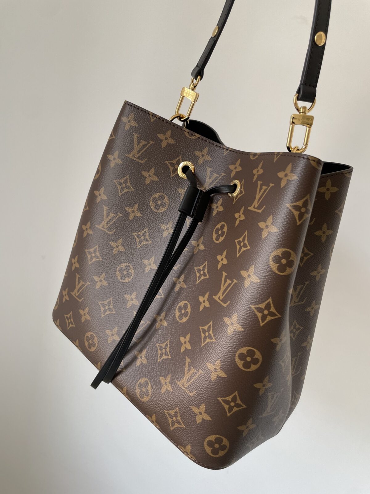 Louis Vuitton NéoNoé MM Monogram Canvas Bucket Bag Brown - Image 6