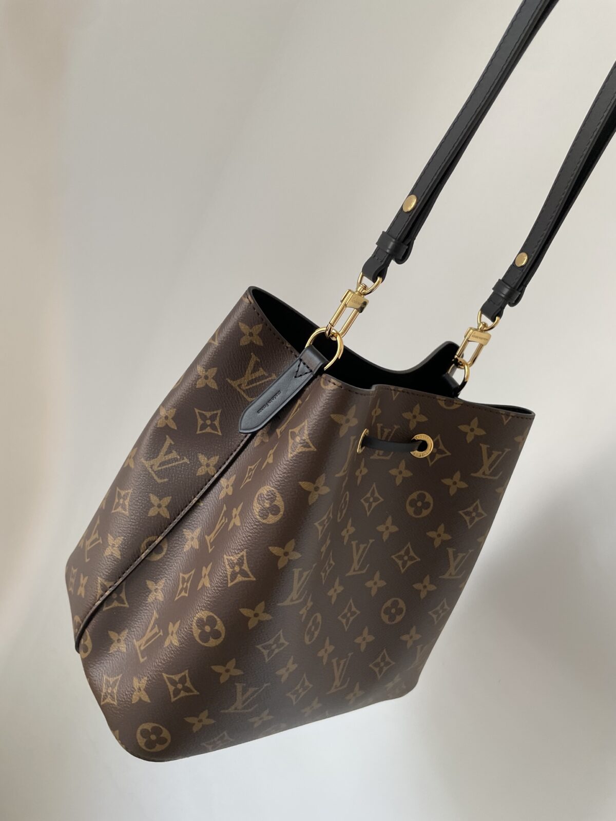 Louis Vuitton NéoNoé MM Monogram Canvas Bucket Bag Brown - Image 7
