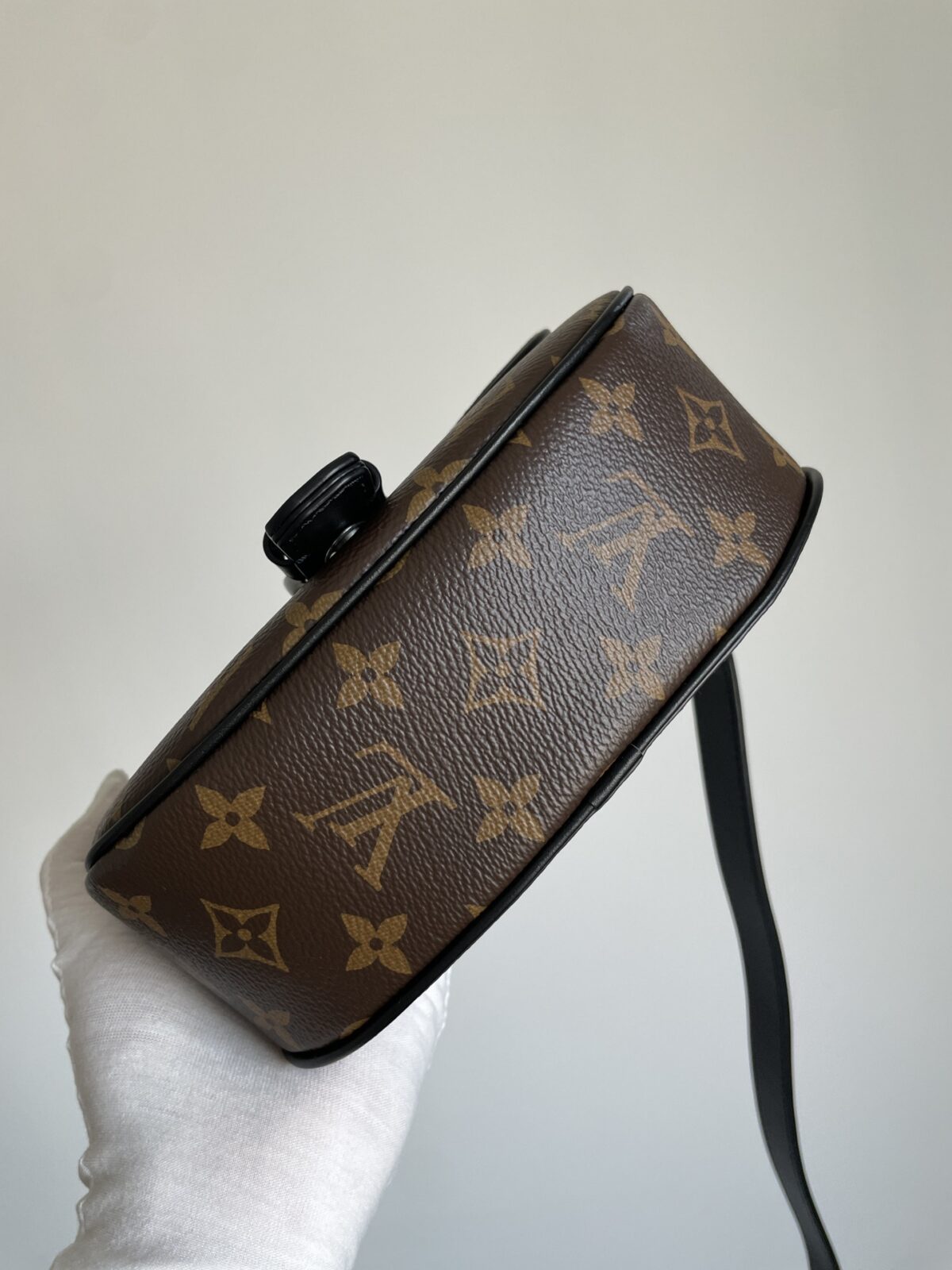Louis Vuitton Montsouris Messenger Small Monogram Macassar - Image 5