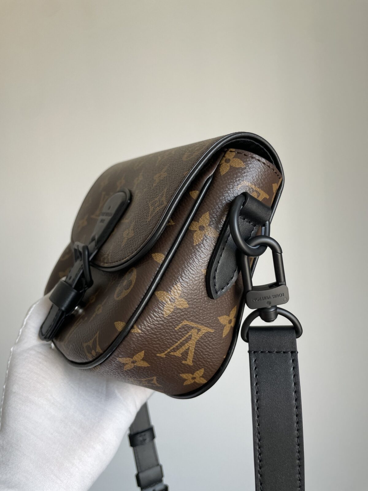 Louis Vuitton Montsouris Messenger Small Monogram Macassar - Image 6