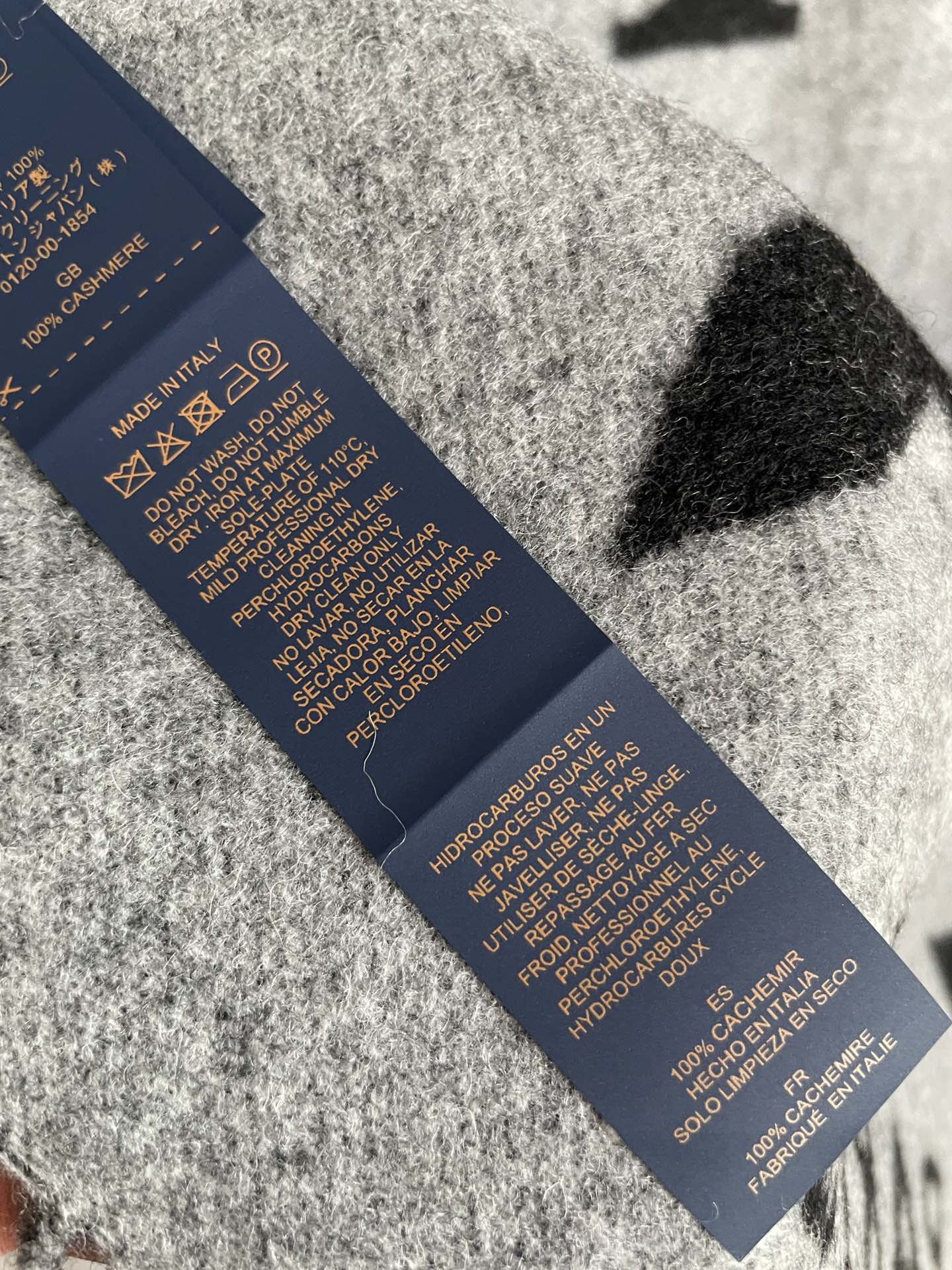 Louis Vuitton Reykjavik Double-Sided Cashmere Tassel Scarf Grey-Black - Image 10