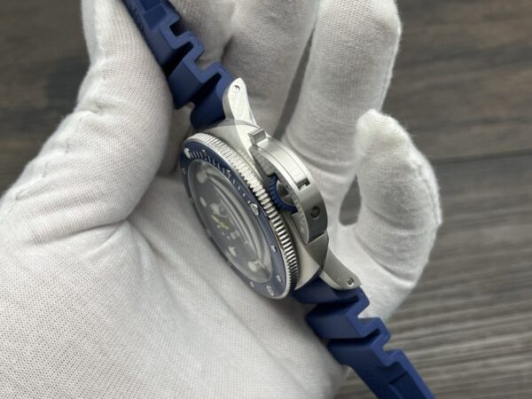 Panerai Submersible Automatic 44mm Blue Dial Stainless Steel Case Rubber Strap Men’s Watch - Image 6