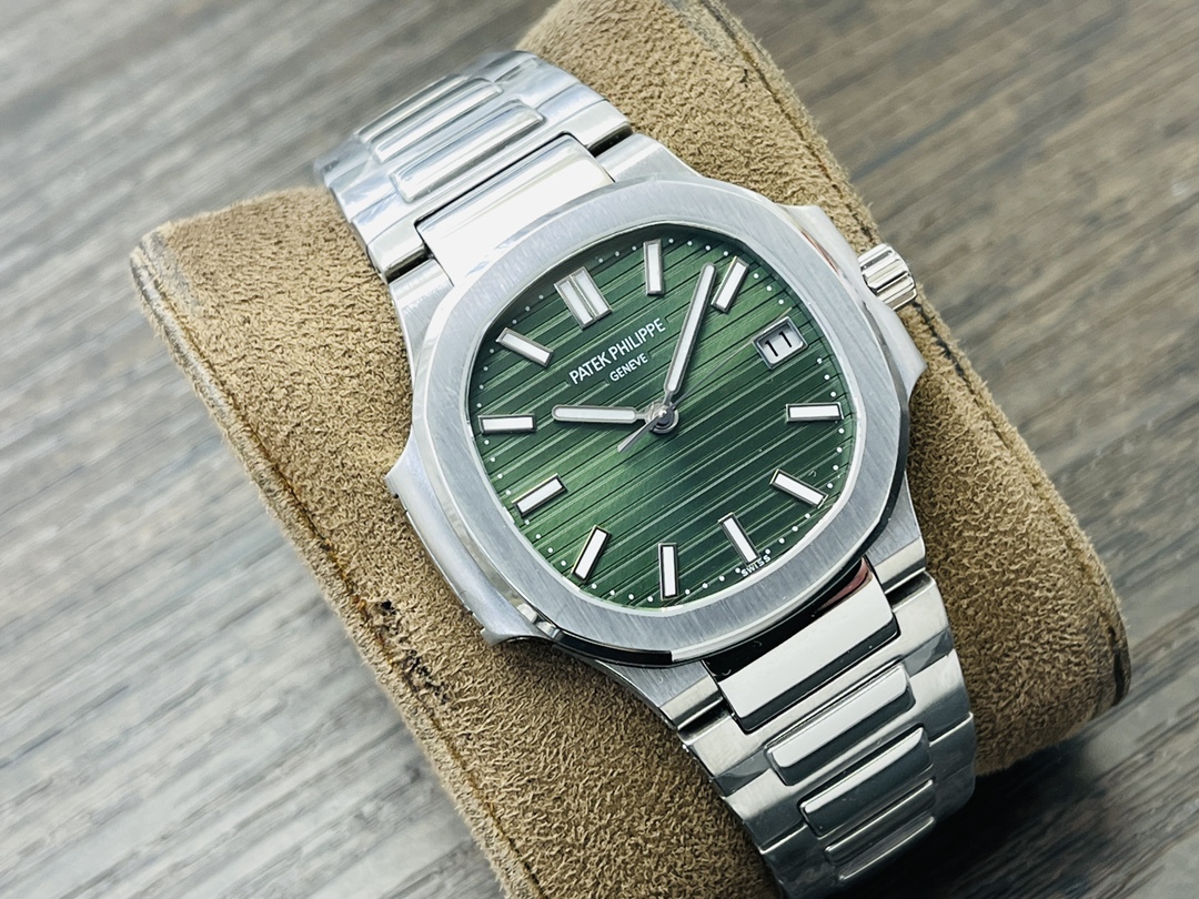 Patek Philippe Nautilus 5711/1A-014 Green Dial - Image 2