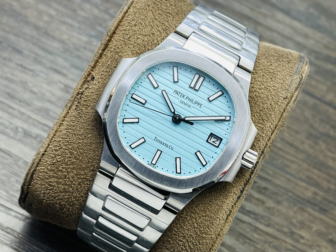 Patek Philippe Nautilus 5711/1A-018 Tiffany Blue Dial - Image 3