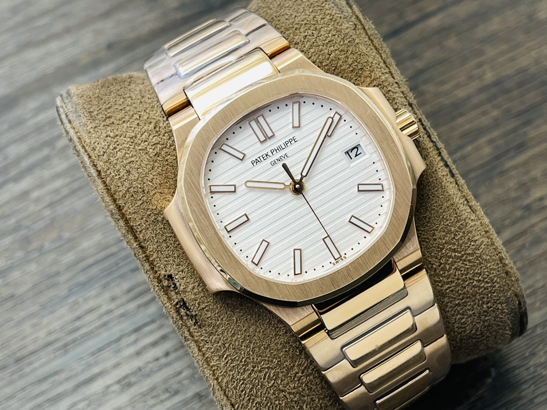Patek Philippe Nautilus 5711/1R-002 White Dial Rose Gold - Image 2