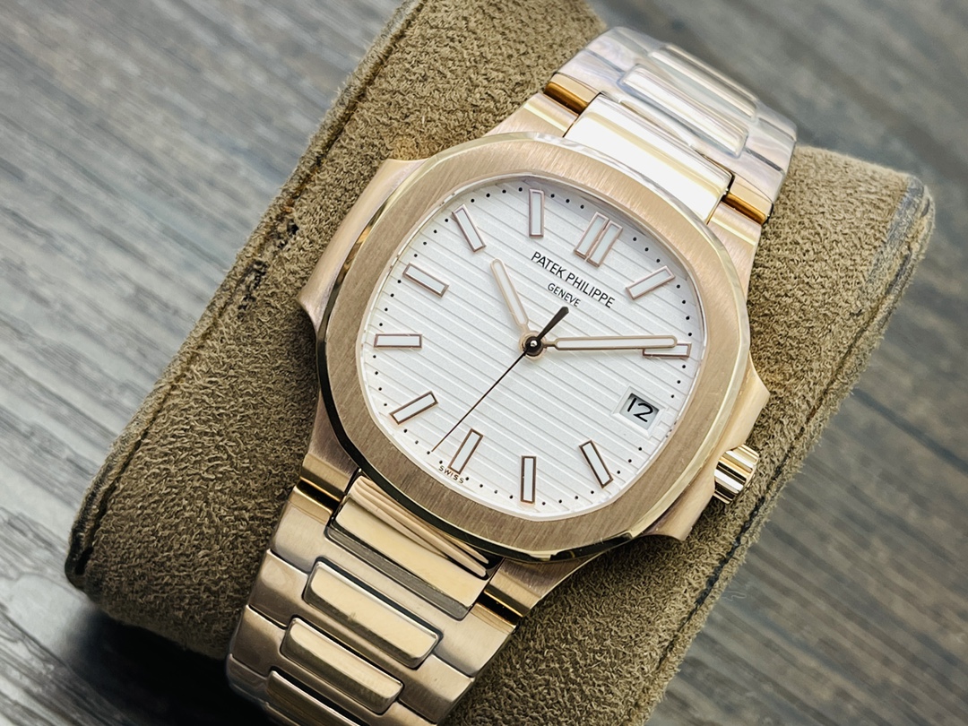 Patek Philippe Nautilus 5711/1R-002 White Dial Rose Gold - Image 3