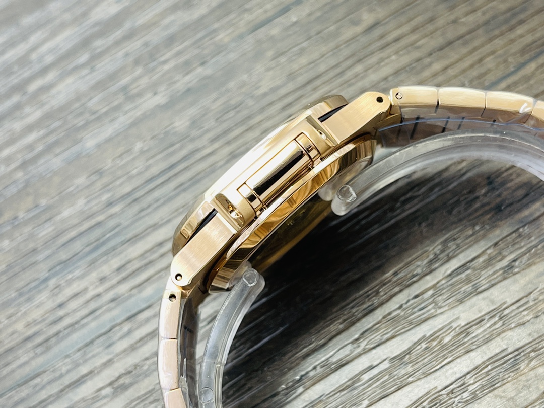 Patek Philippe Nautilus 5711/1R-002 White Dial Rose Gold - Image 5