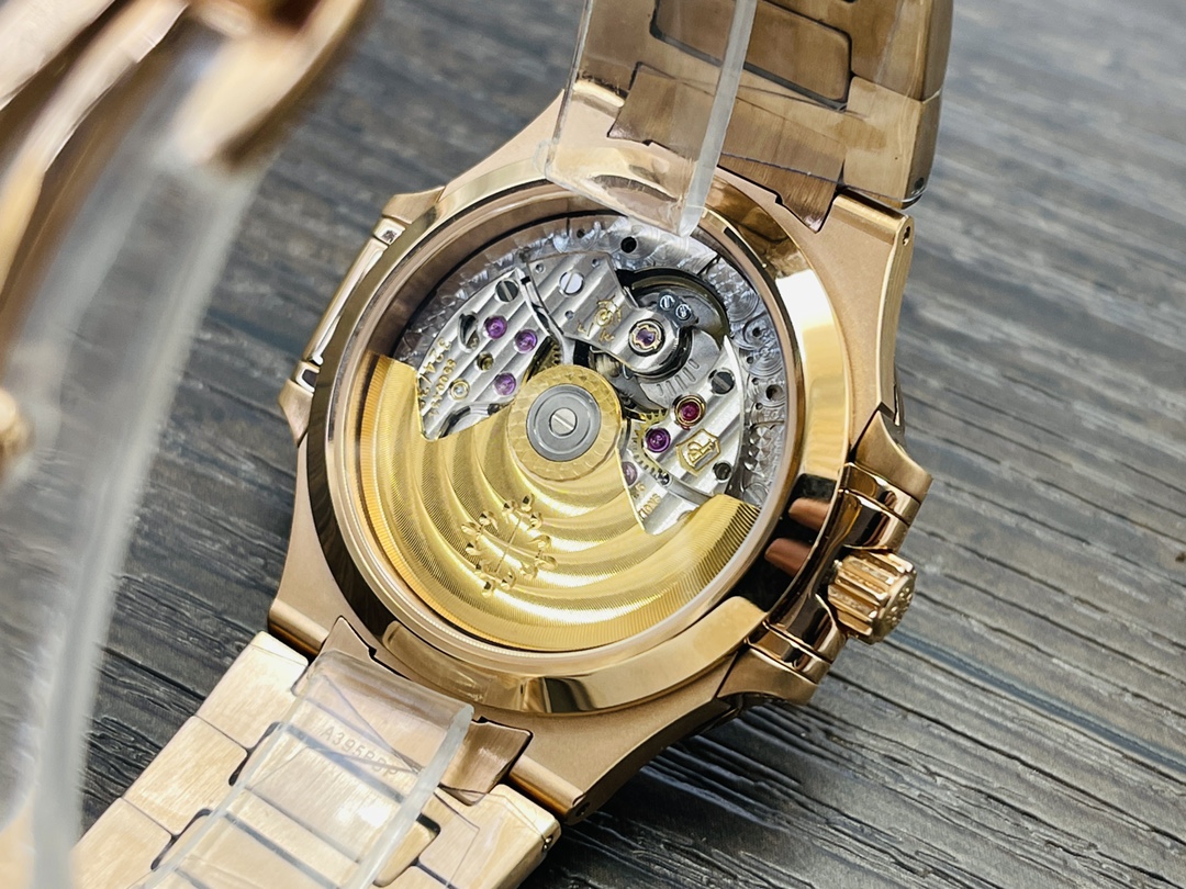 Patek Philippe Nautilus 5711/1R-002 White Dial Rose Gold - Image 6