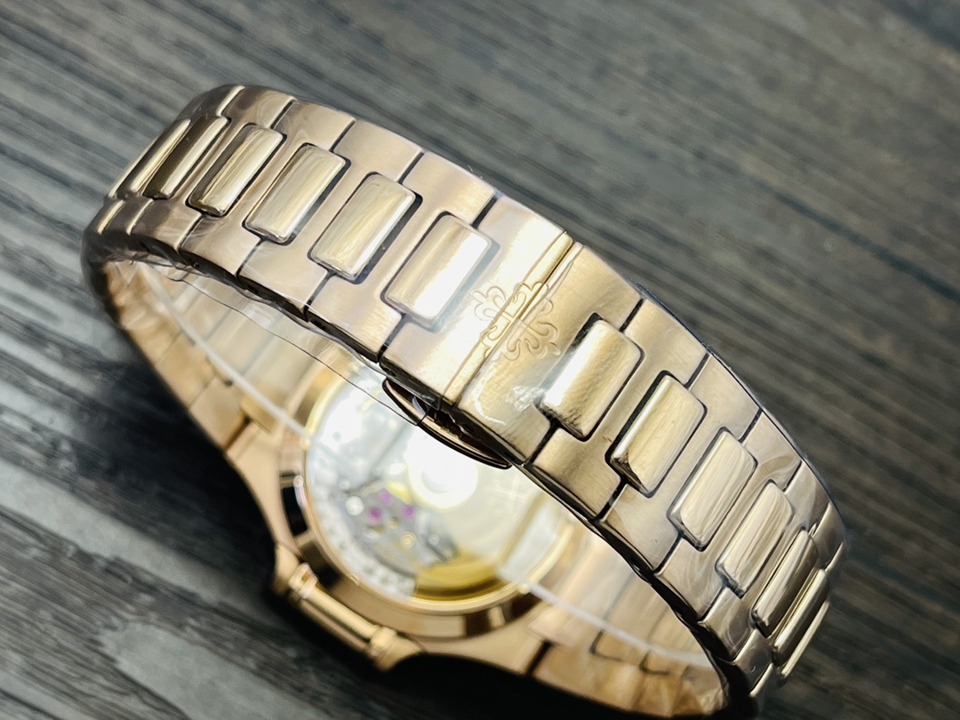 Patek Philippe Nautilus 5711/1R-002 White Dial Rose Gold - Image 7