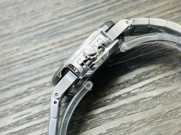 Patek Philippe Nautilus 5711-1Z-010 Blue Dial Diamond Bezel - Image 4