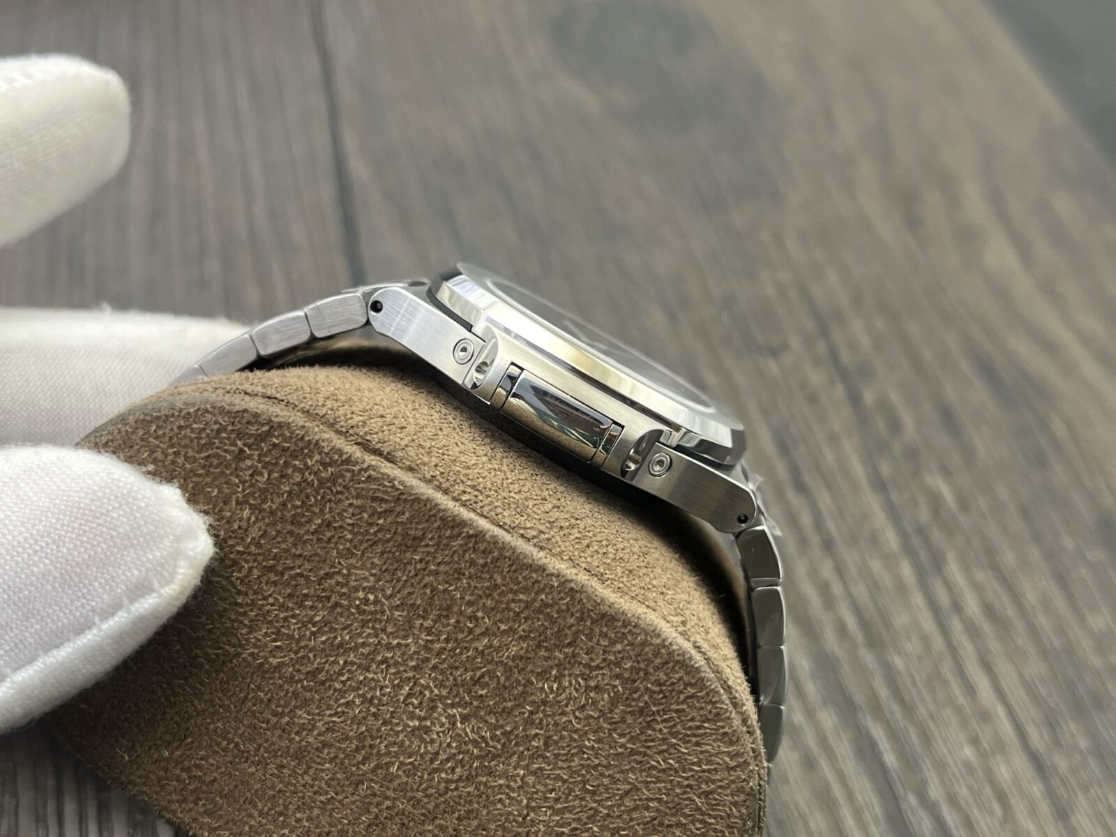 Patek Philippe Nautilus 5726/1A-003 Green Dial Annual Calendar - Image 5