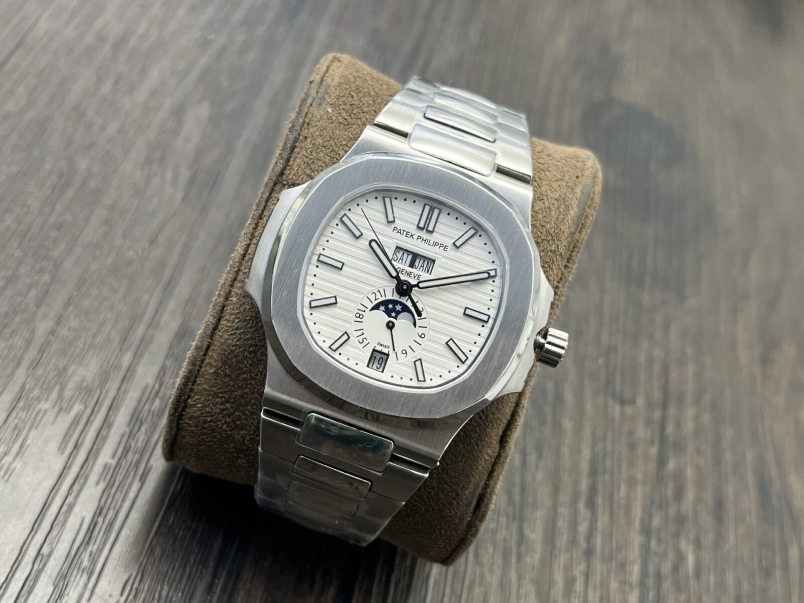 Patek Philippe Nautilus 5726/1A-010 Silver Dial Annual Calendar - Image 2