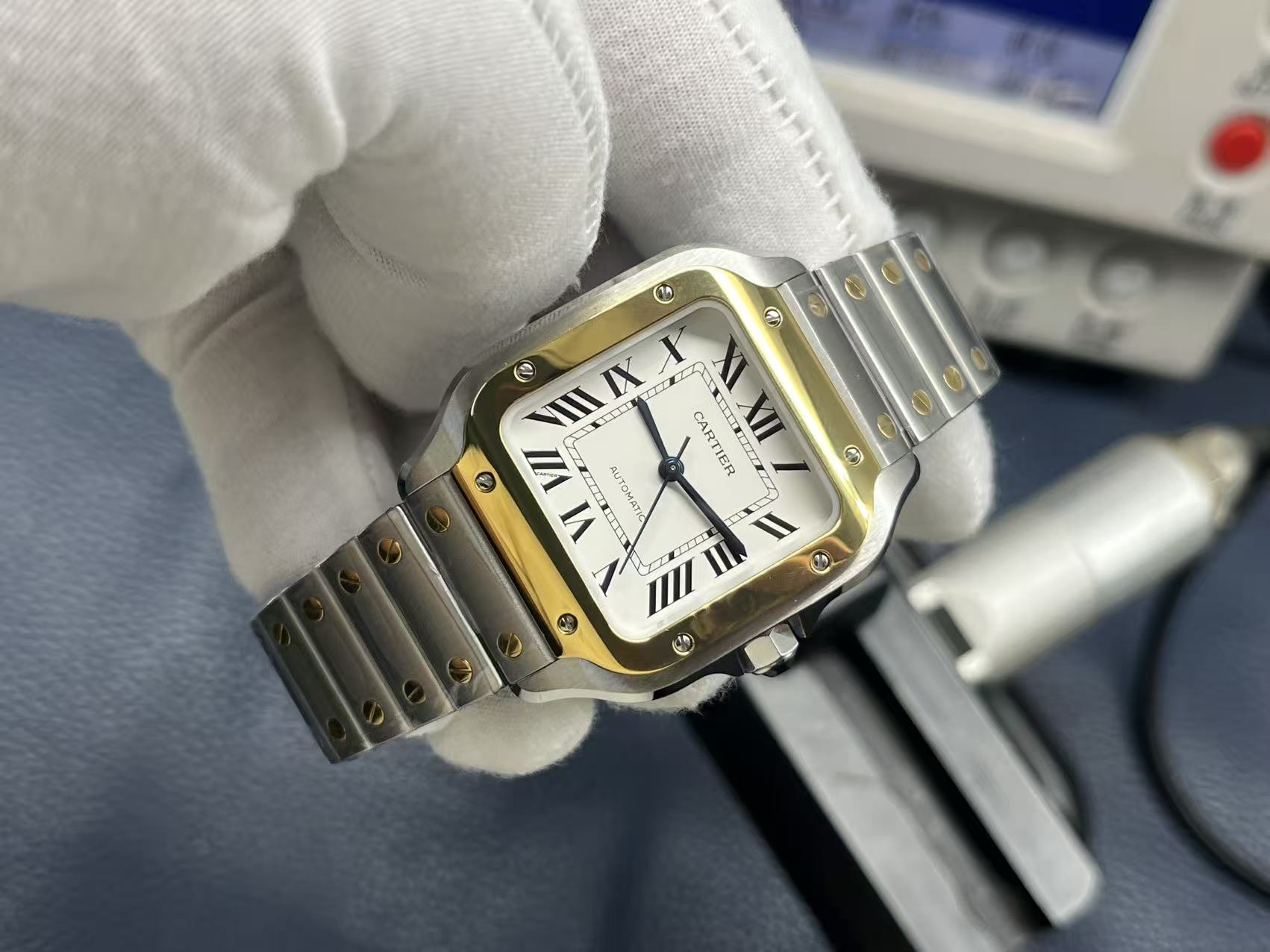 Cartier Santos de Cartier Series Automatic Mechanical Women’s Watch 35.1×8.83mm White Dial Stainless Steel Case and Bracelet - Image 4