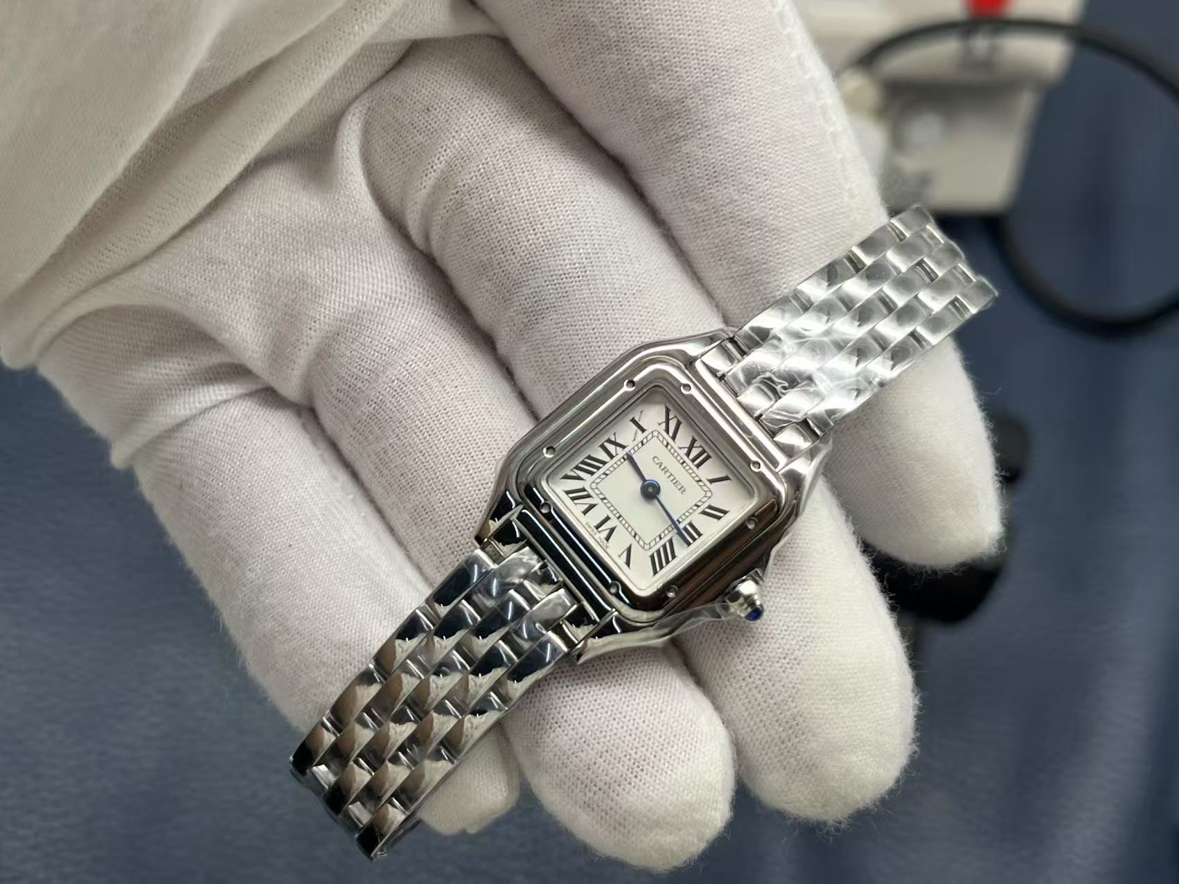 Cartier Panthère de Cartier Series Quartz Women’s Watch 22×30mm White Dial Stainless Steel Case and Bracelet - Image 4